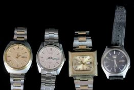 GROUP OF 4 SEIKO VINTAGE WRISTWATCHES, tv style seiko 5 with gold dial, 37 mm case, automatic