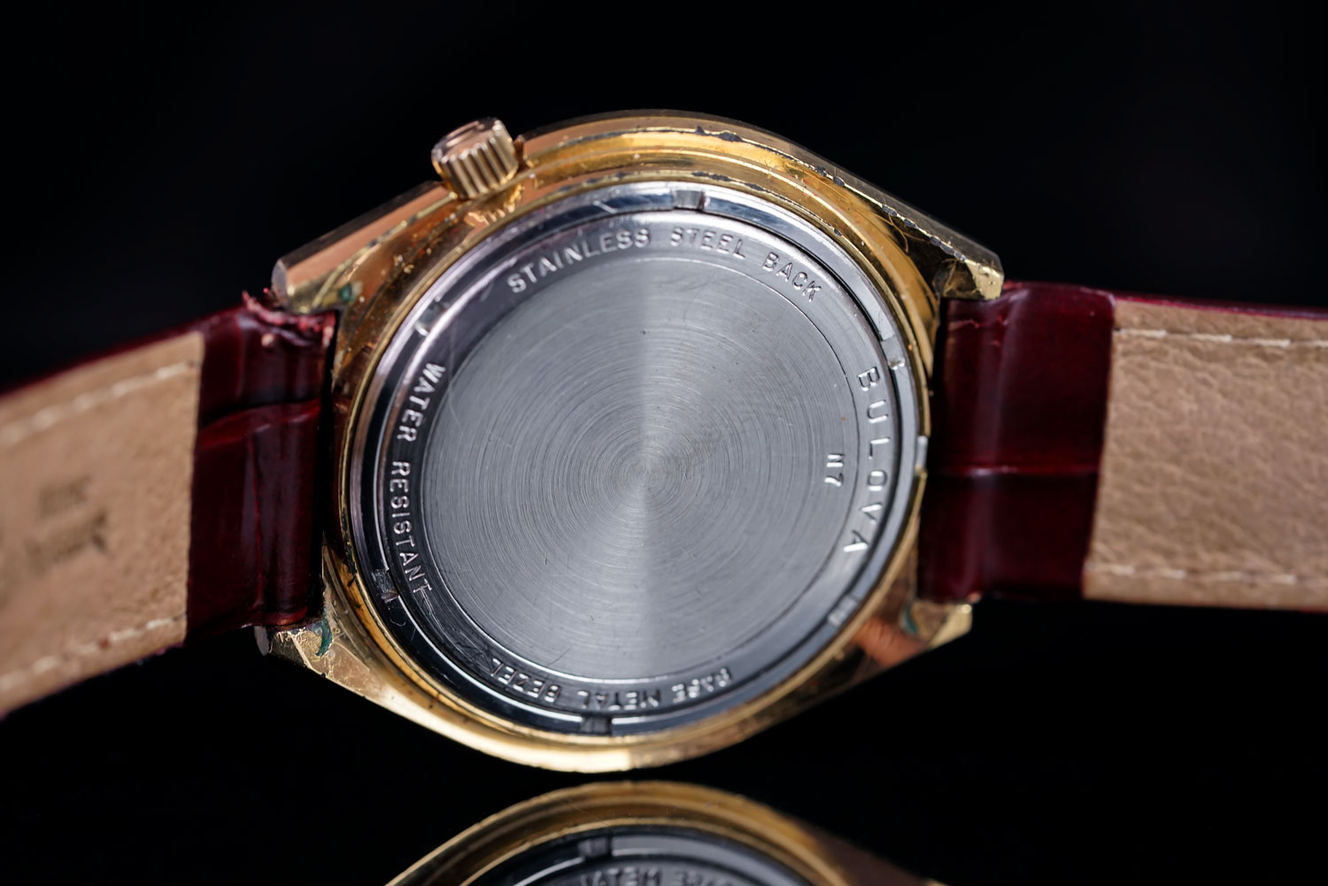 GENTLEMEN'S ACCUTRON BULOVA WRISTWATCH, champagne dial, date at 3 0'clock, 36mm case with - Image 2 of 2