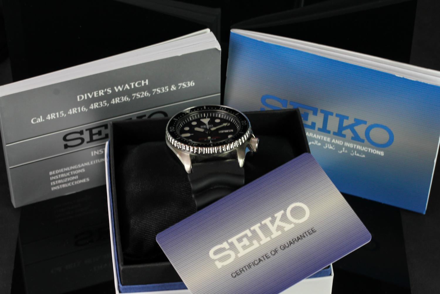 NEW OLD STOCK GENTLEMEN'S SEIKO DIVERS WRISTWATCH REF SKX007J W/BOX & PAPERS