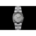 GENTLEMEN'S LIP AUTOMATIC WRISTWATCH, circular silver dial with hour markers, day and date