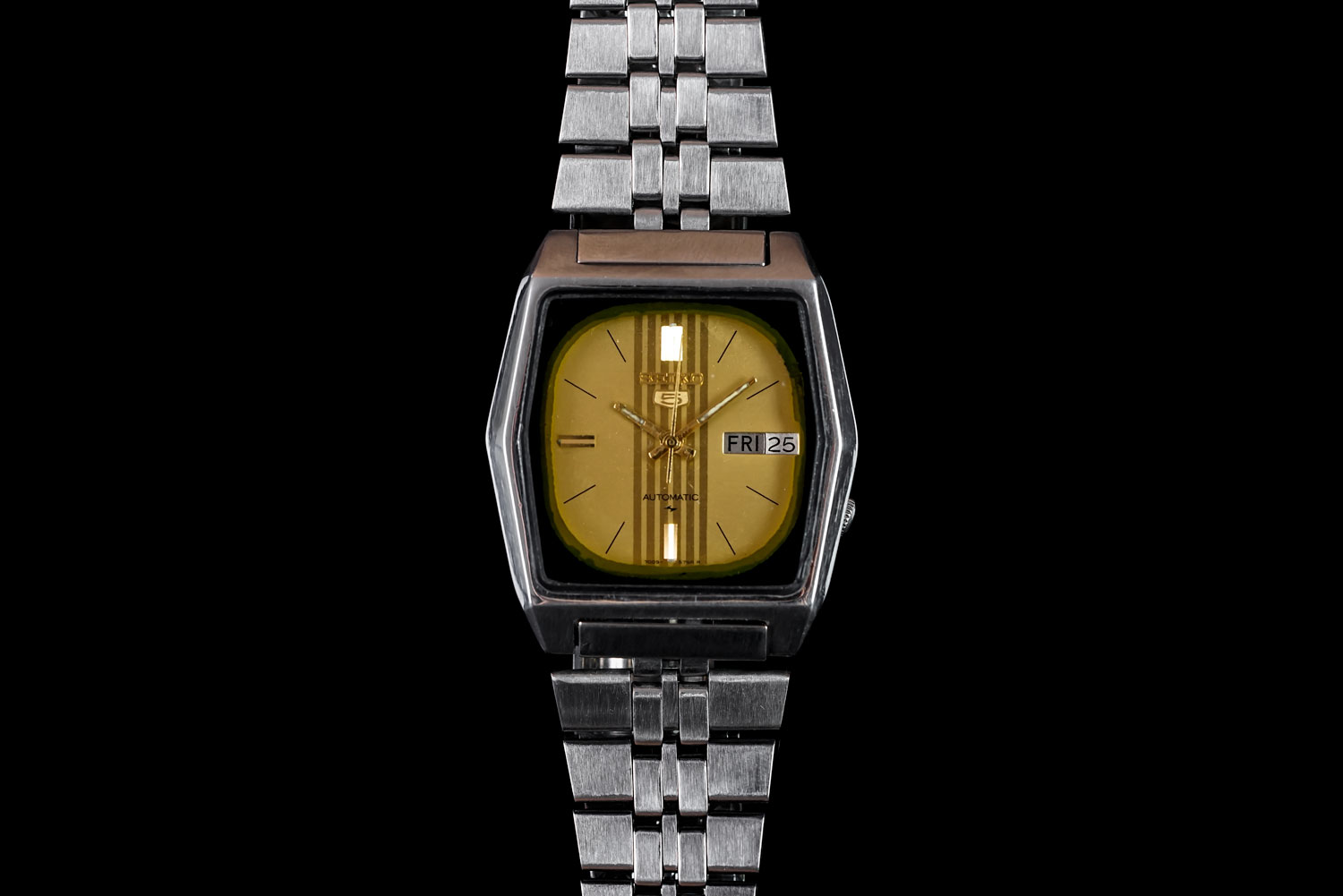 GENTLEMEN'S SEIKO VINTAGE WRISTWATCH REF 7009-5560, champagne dial with hour markers, day and date