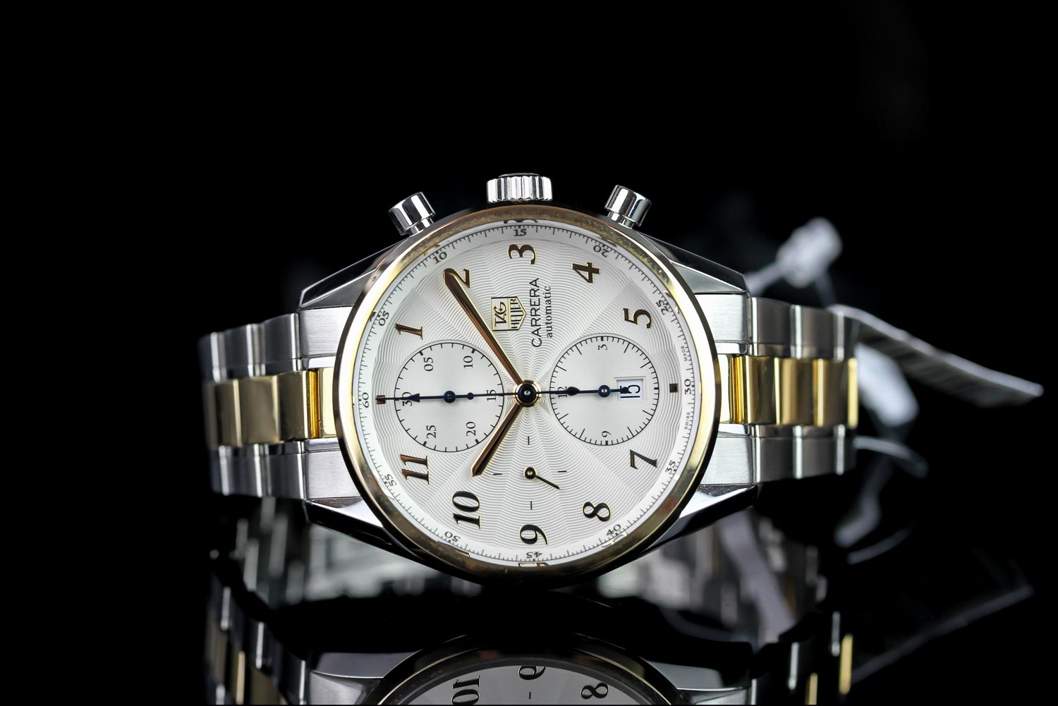 GENTLEMEN'S TAG HEUER CARRERA WRISTWATCH REF CAS2150, circular silver dial with gold arabic