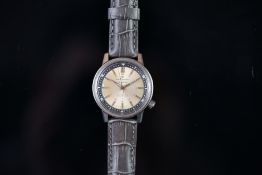 GENTLEMEN'S SEIKO SPORTSMATIC SILVERWAVE WRISTWATCH, circular patina dial with silver hour markers