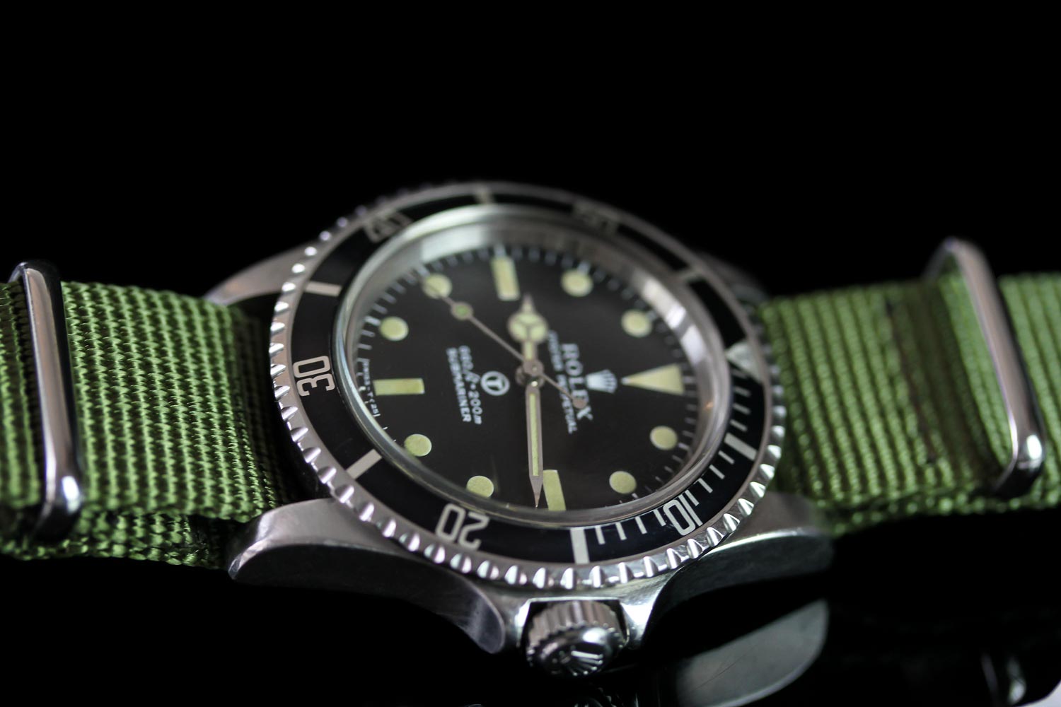 RARE GENTLEMEN'S ROLEX OYSTER PERPETUAL MILITARY SUBMARINER TRITIUM WRISTWATCH CIRCA 1976 REF. 5513, - Image 10 of 14