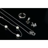 GROUP OF STAMPED GOLD JEWELLERY INCL NECKLACE BRACELET RINGS AND PENDANT, ring stamped 18k,