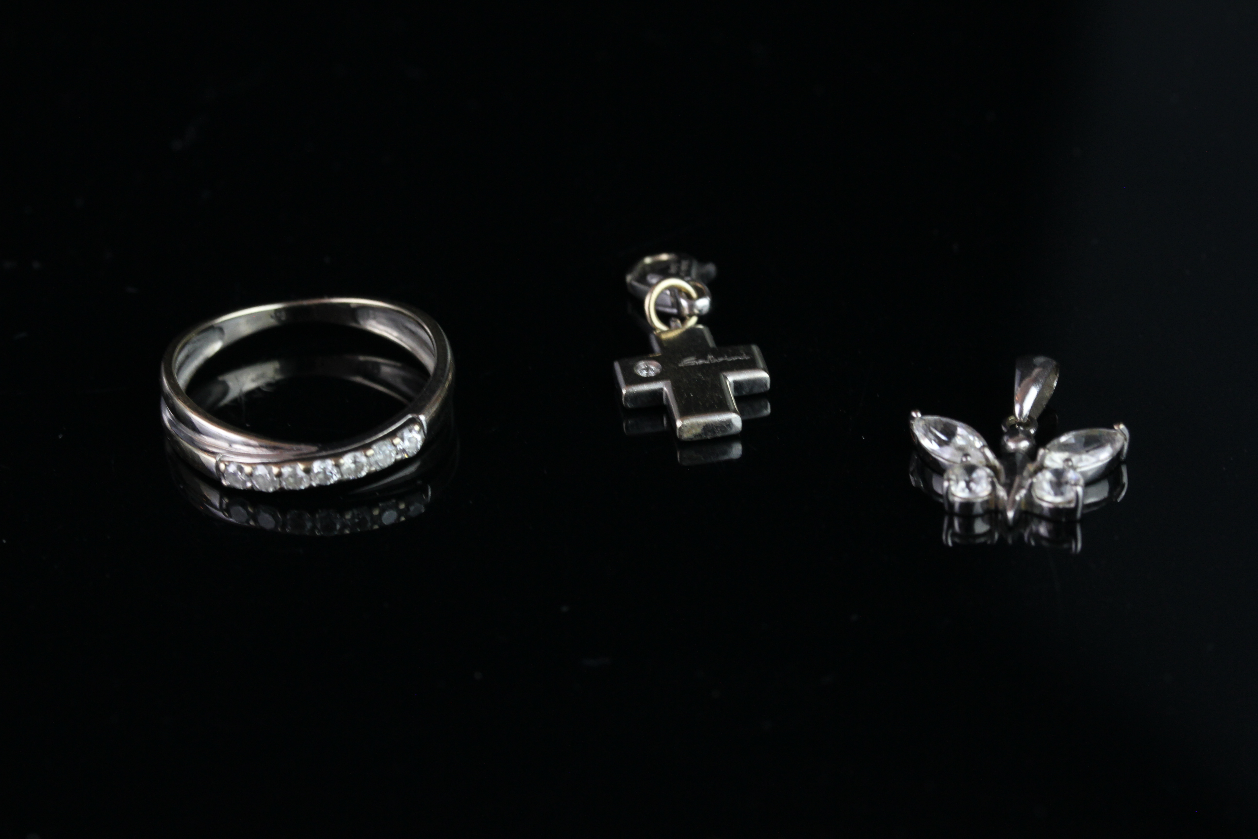 GROUP OF STAMPED GOLD JEWELLERY INCL NECKLACE BRACELET RINGS AND PENDANT, ring stamped 18k, - Image 3 of 3