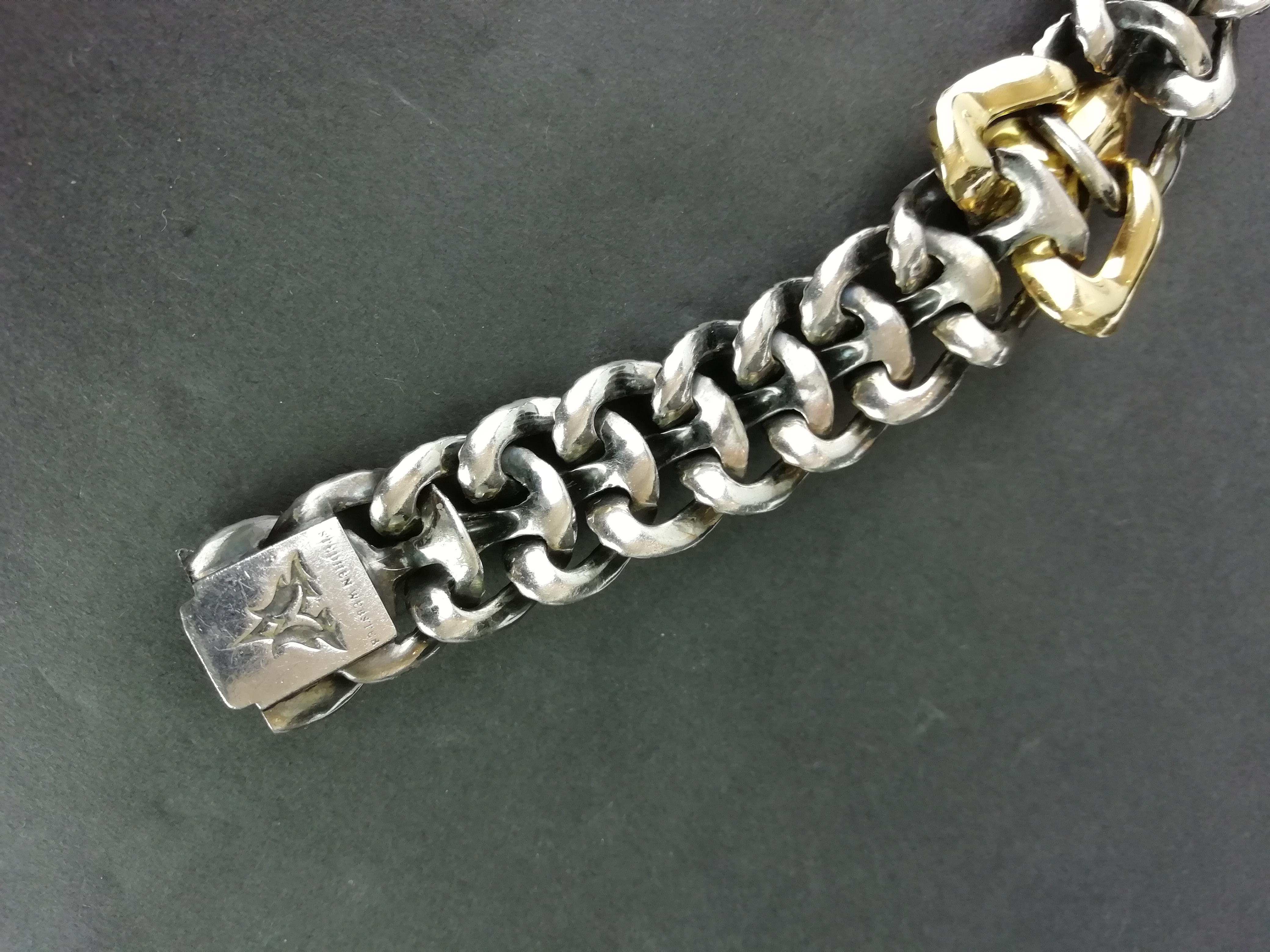 STEPHEN WEBSTER THORN COLLECTION RAMS HEAD BRACELET, 18ct yellow gold diamond set rams head, - Image 5 of 5