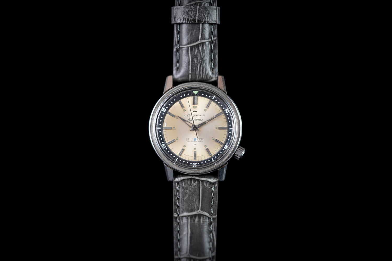 GENTLEMEN'S SEIKO SPORTSMATIC SILVERWAVE WRISTWATCH, circular patina dial with silver hour markers