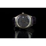 GENTLEMEN'S OMEGA DATE QUARTZ WRISTWATCH, circular brushed silver dial with gold hour markers and