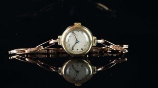 LADIES' 9K GOLD CYMA VINTAGE WRISTWATCH, STRETCHY GOLD TONE BRACELET, VINTAGE MANUALLY WOUND