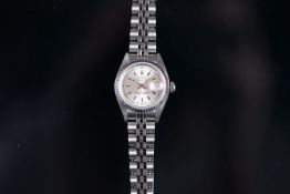 LADIES Rolex OYSTER PERPETUAL DATEJUST WRISTWATCH, circular silver dial with silver hour markers and