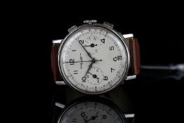 GENTLEMENS BAUME & MERCIER CHRONOGRAPH WRISTWATCH, circular off white twin register dial with a date