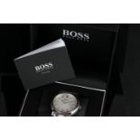 GENTLEMEN'S HUGO BOSS DATE WRISTWATCH W/ BOX, circular textured silver dial with silver baton hour