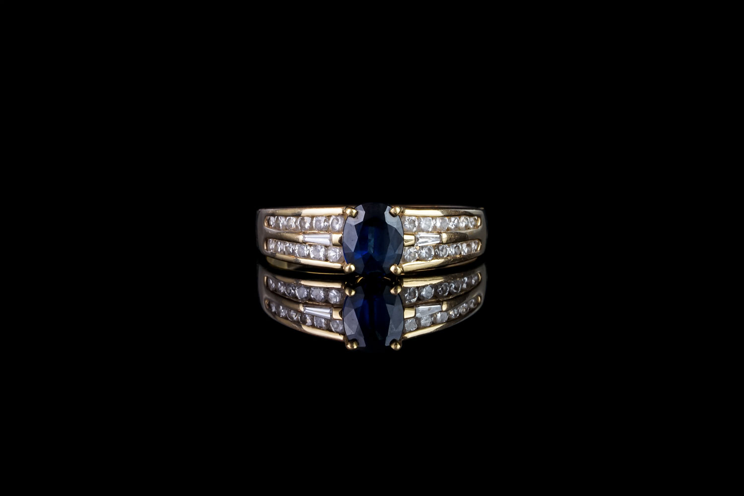 Sapphire and diamond ring, 1 sapphire in the centre, 4 claw set, 2 baguette cut diamonds either