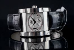 GENTLEMEN'S DE GRISOGONO INSTRUMENTO NOVANTATRE, 022353 WITH BOX AND PAPERS, square, silver dial and