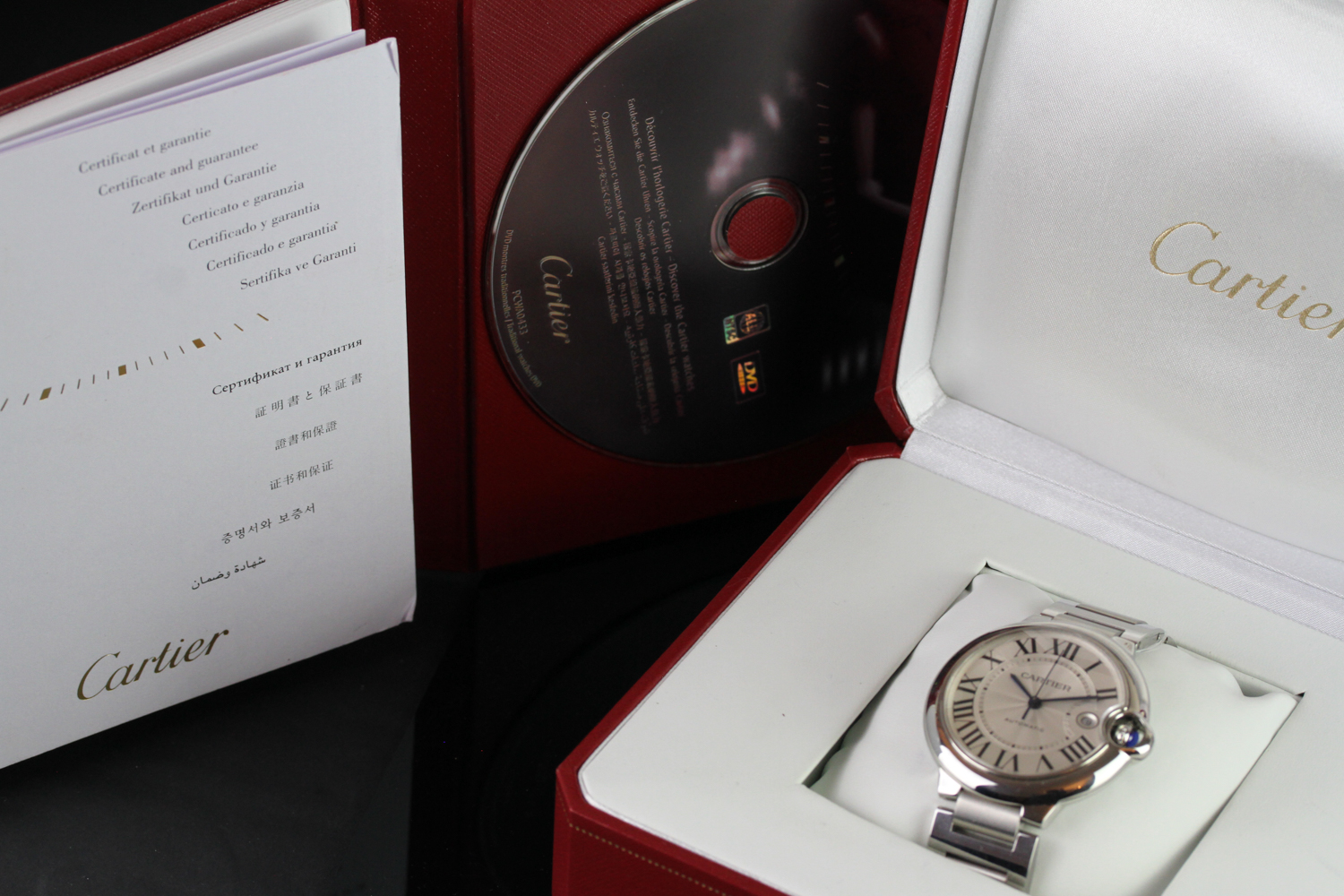 GENTLEMENS CARTIER BALLON BLEU AUTOMATIC WRISTWATCH W/ BOX & PAPERS REF. 3001, circular guilloche