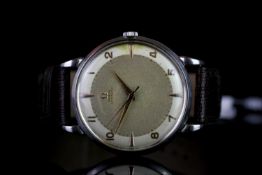 GENTLEMENS OMEGA OVERSIZE AUTOMATIC BUMPER WRISTWATCH REF. 2481-1, circular two tone off white