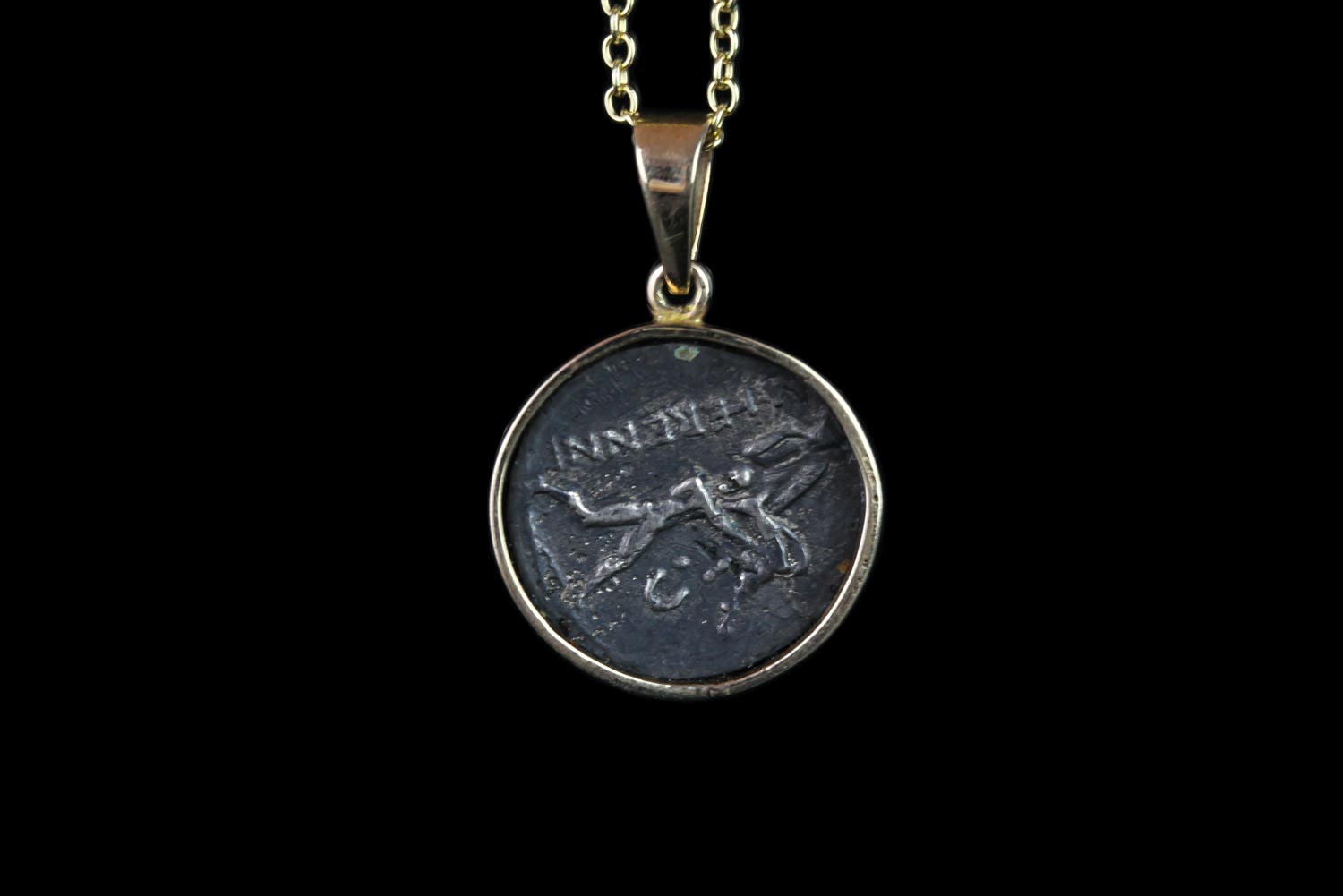 Silver coin pendant, silver coin set in 9ct yellow gold surround, 9ct yellow gold chain, approximate - Image 2 of 3