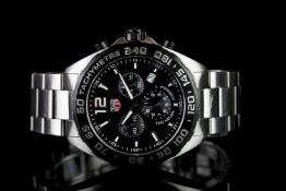 GENTLEMENS TAG HEUER FORMULA 1 CHRONOGRAPH WRISTWATCH REF. CAZ1010, circular black triple register