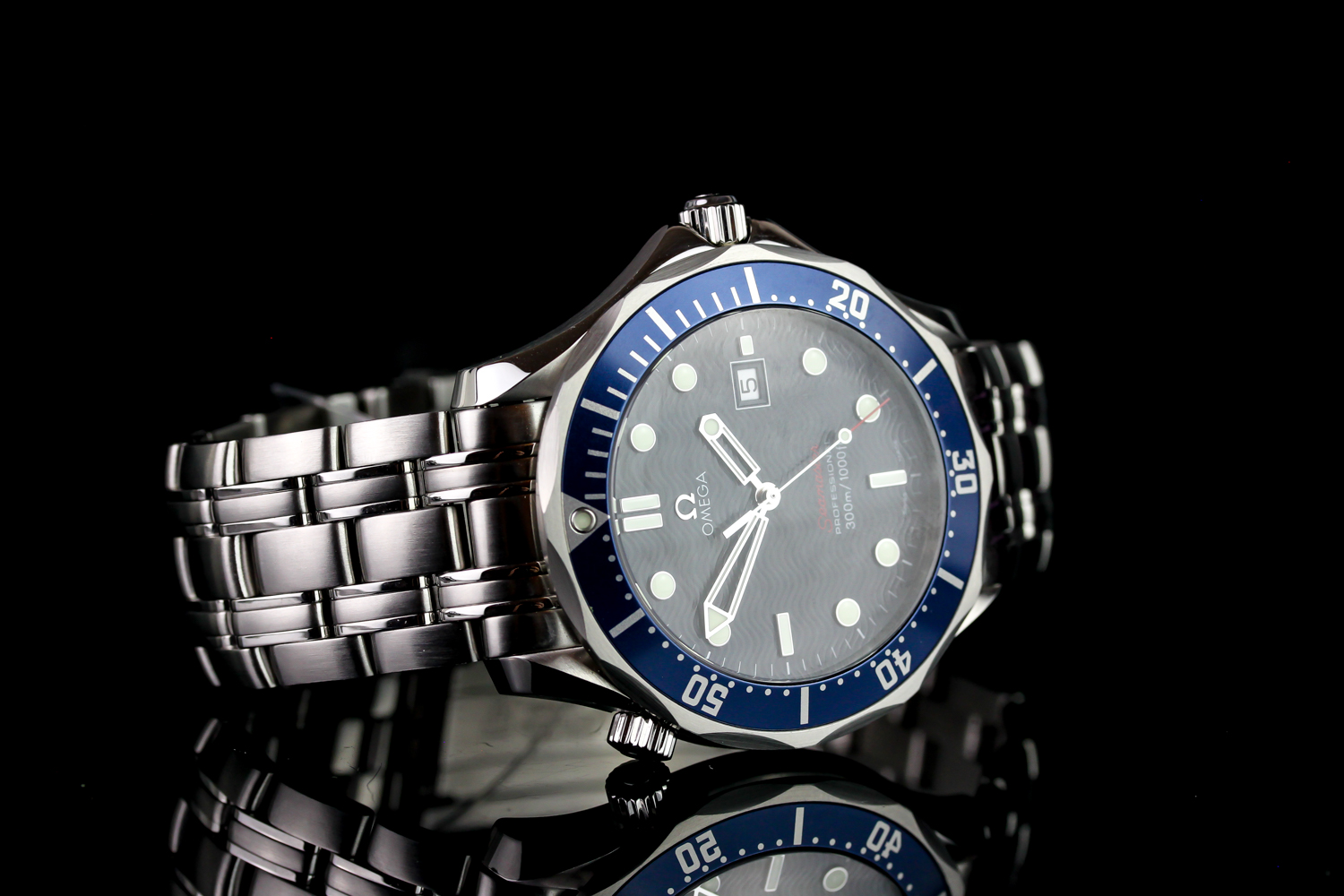 GENTLEMANS OMEGA SEAMASTER 22218000,round,blue dial and illuminated hands, illuminated dot markers, - Image 2 of 5