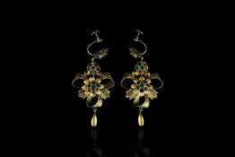Georgian emerald set bow earrings, foil back square cut emeralds, set within gilt yellow metal