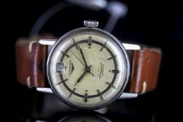GENTLEMENS LONGINES CONQUEST AUTOMATIC DATE WRISTWATCH REF. 9024, circular patina linen dial with