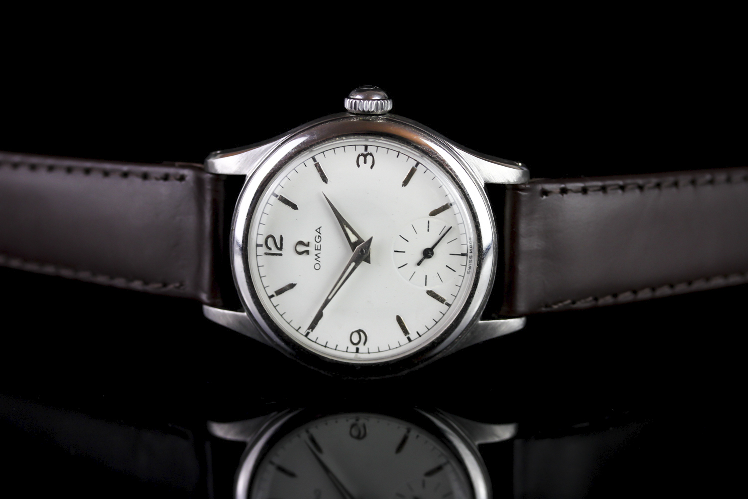 GENTLEMENS OMEGA VINTAGE WRISTWATCH REF. 2164, circular off white dial with silver hour marker and