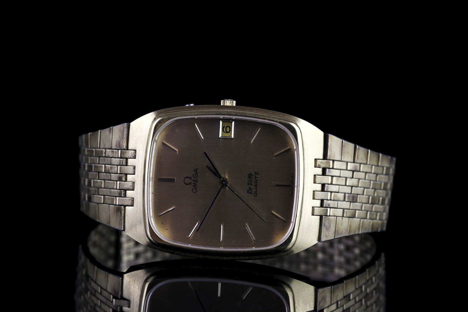 GENTLEMANS OMEGA DEVILLE GOLD PLATED 1332,oblong,gold dial with black hands,gold baton markers, date