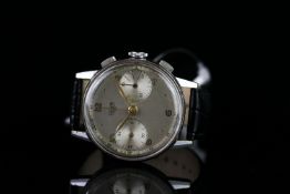 GENTLEMENS HEUER CHRONOGRAPH WRISWATCH, circular silver dial with arabic numbers and hour dots, 30