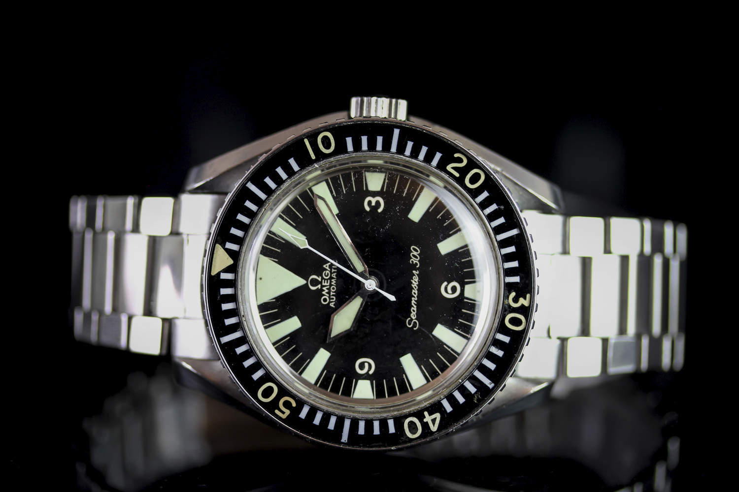 GENTLEMENS OMEGA SEAMASTER 300 DIVERS WRISTWATCH REF. ST 165.024 CIRCA 1967, circular black big