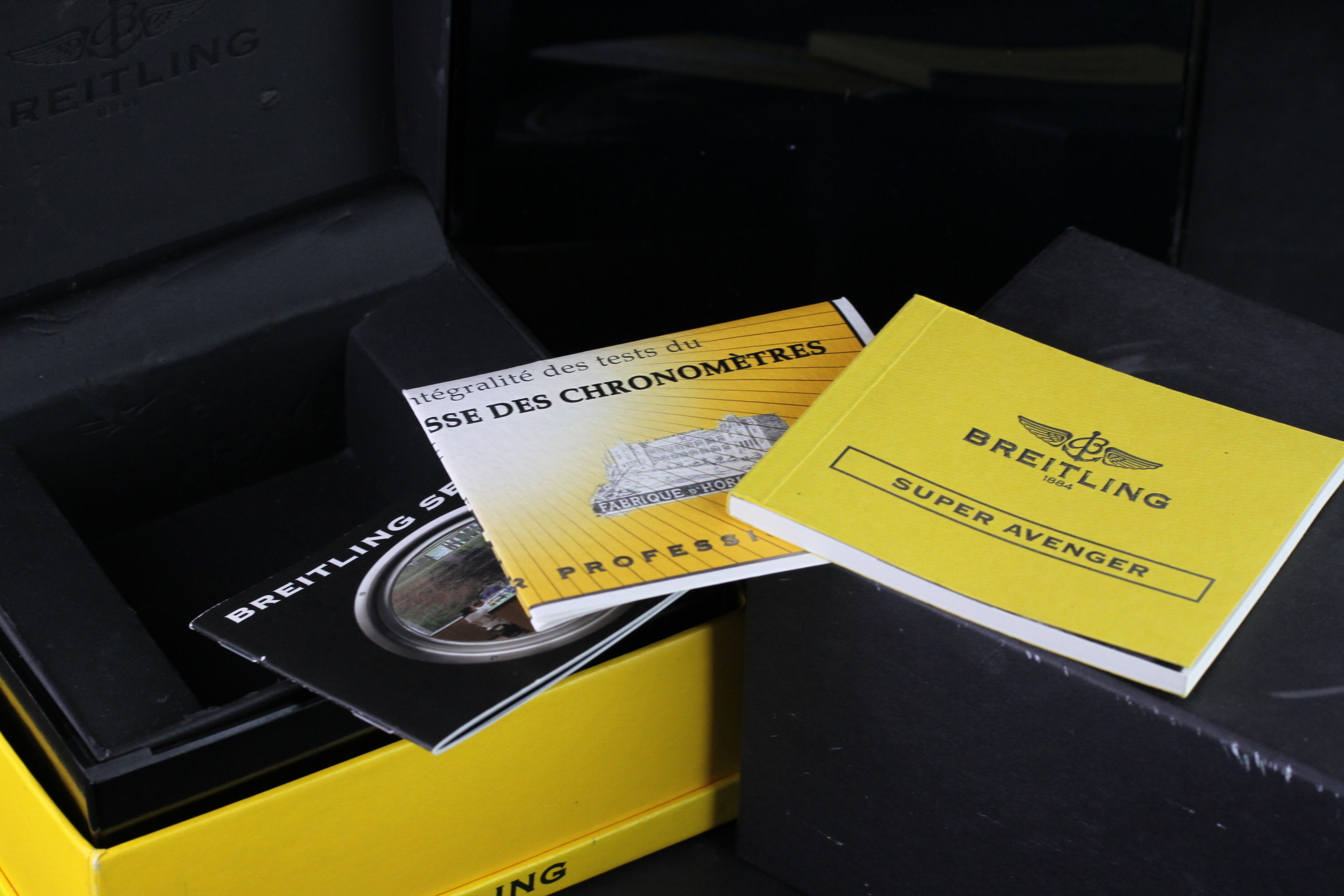 GENTLEMENS BREITLING AUTOMATIC CHRONOMETRE SUPER AVENGER CHRONOGRAPH WRISTWATCH W/ BOX & PAPERS REF. - Image 4 of 4