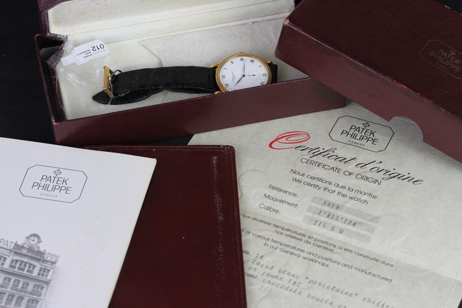 GENTLEMEN'S PATEK PHILIPPE CALATRAVA MODEL 3919 CIRCA 1980,white dial with black markers,black roman