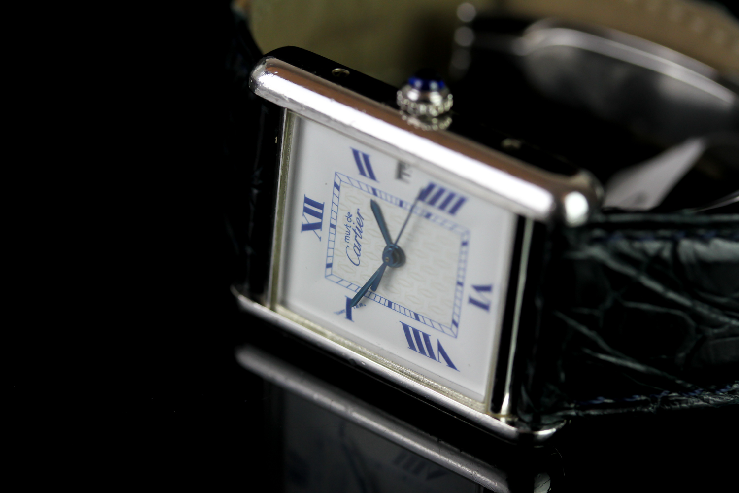 MID SIZE MUST DE CARTIER TANK SILVER WRISTWATCH, rectangular white dial with cartier logo repeated - Image 2 of 3