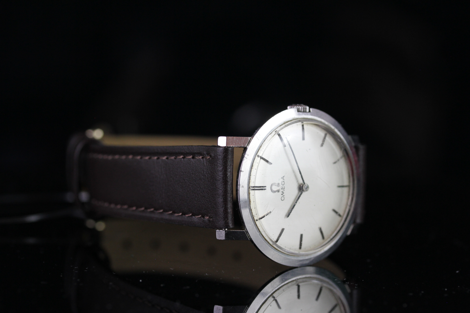 GENTLEMEN'S OMEGA ULTRA THIN VINTAGE WRISTWATCH REF. 111.022, circular silver dial with black hour - Image 3 of 3