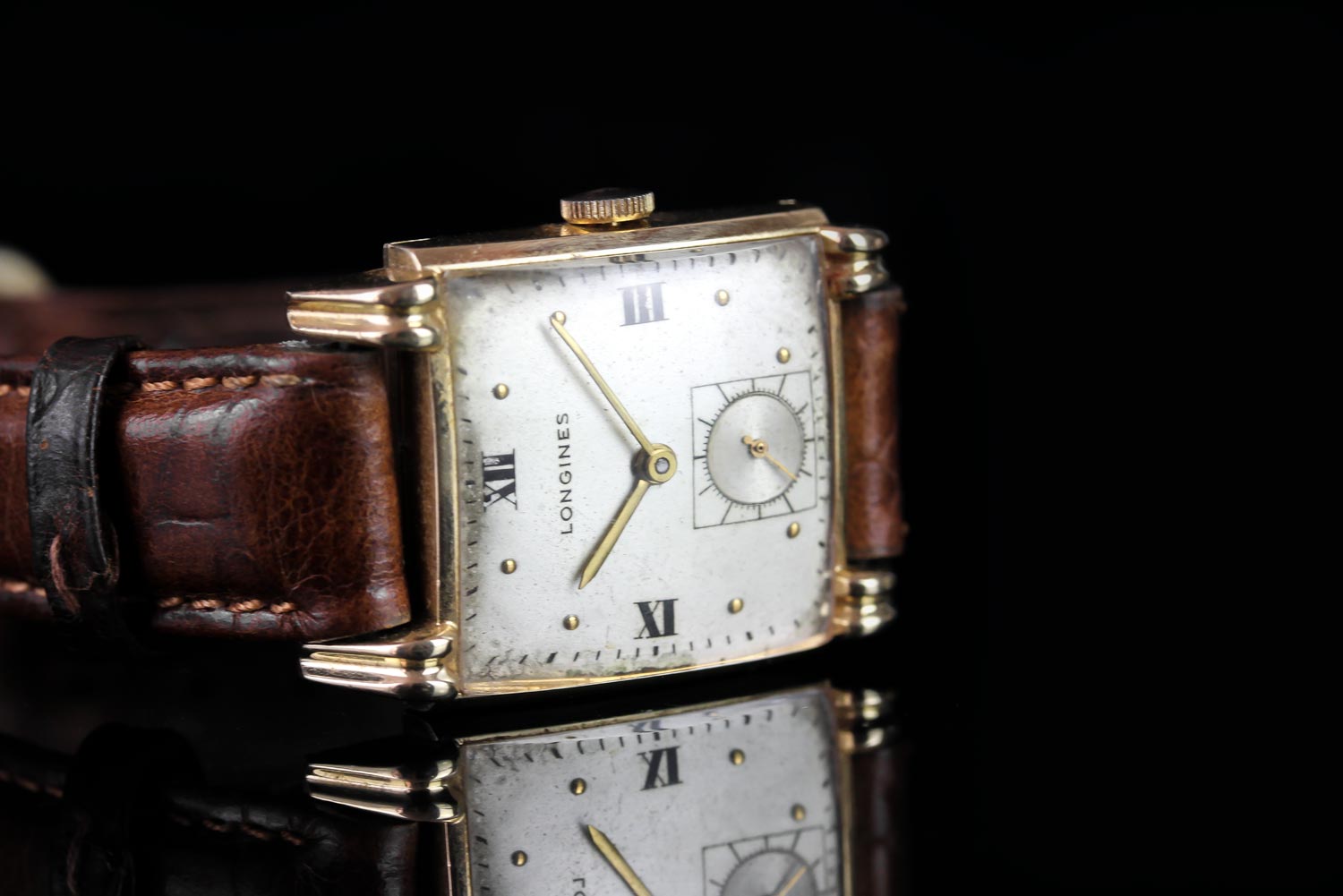 GENTLEMEN'S LONGINES 5633 ,square, silver dial with gold hands, gold dot markers,non date, second - Image 2 of 3