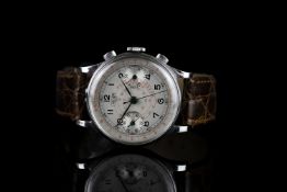 GENTLEMENS HEUER CHRONOGRAPH WRISTWATCH, circular silver dial with arabic numbers, 30 minute