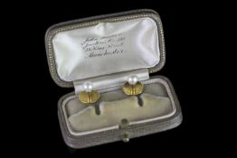 9CT PAIR OF ANTIQUE BUTTONS WITH NATURAL PEARLS.