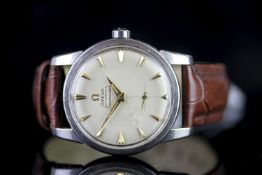 GENTLEMENS OMEGA SEAMASTER AUTOMATIC WRISTWATCH, circular cream dial with gold arrow head hour