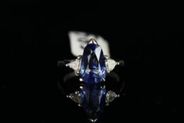 18CT SAPPHIRE AND DIAMOND CLUSTER RING, sapphire estimated at 3.73ct,with diamond set shoulders,
