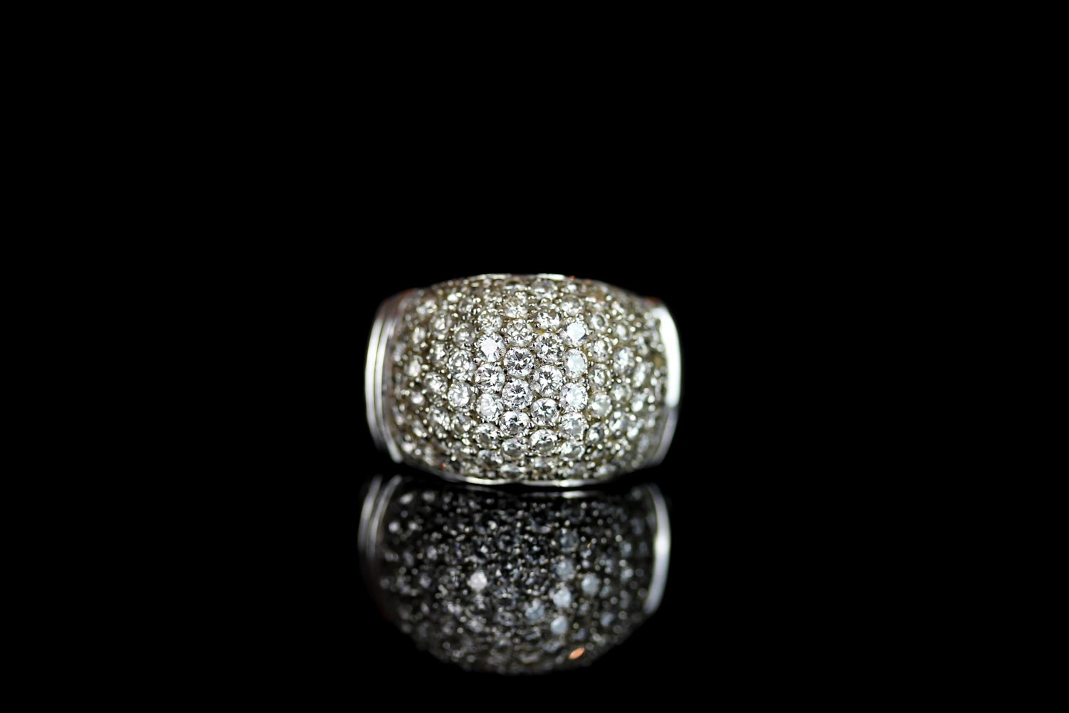 Diamond cluster ring, pave set round brilliant cut diamonds with 1 diamond missing, stamped 18ct