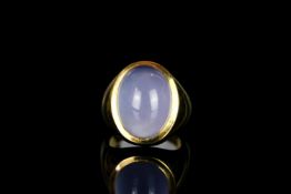 18CT CHALCEDONY SIGNET RING, estimated at 15x7mm, hallmarked, total weight 15.60gms, ring size K.