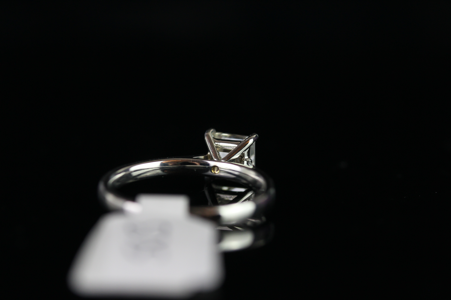 Square cut diamond solitaire ring, 1 square cut diamond totalling approximately 1.00ct, 4 claw - Image 5 of 5