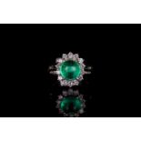 18K CABOCHON EMERALD AND DIAMOND CLUSTER RING, centre stone estimated at 7.8mm,diamonds estimated at