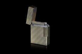 GENTLEMANS MOTTLED EFFECT DUPONT LIGHTER,15 DABA55,gold plated, lighter is currently running.