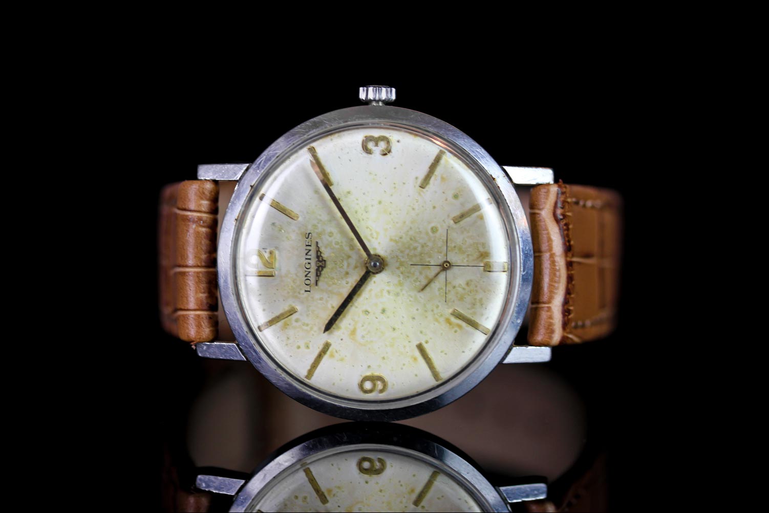 GENTLEMENS LONGINES CALATRAVA WRISTWATCH REF. 8236, circular patina dial with gold hour markers