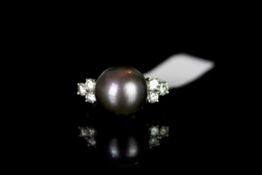 18cCT WHITE GOLD BLACK SOUTH SEA PEARL WITH DIAMOND SET SHOULDERS, pearl estimated 10mm, diamonds