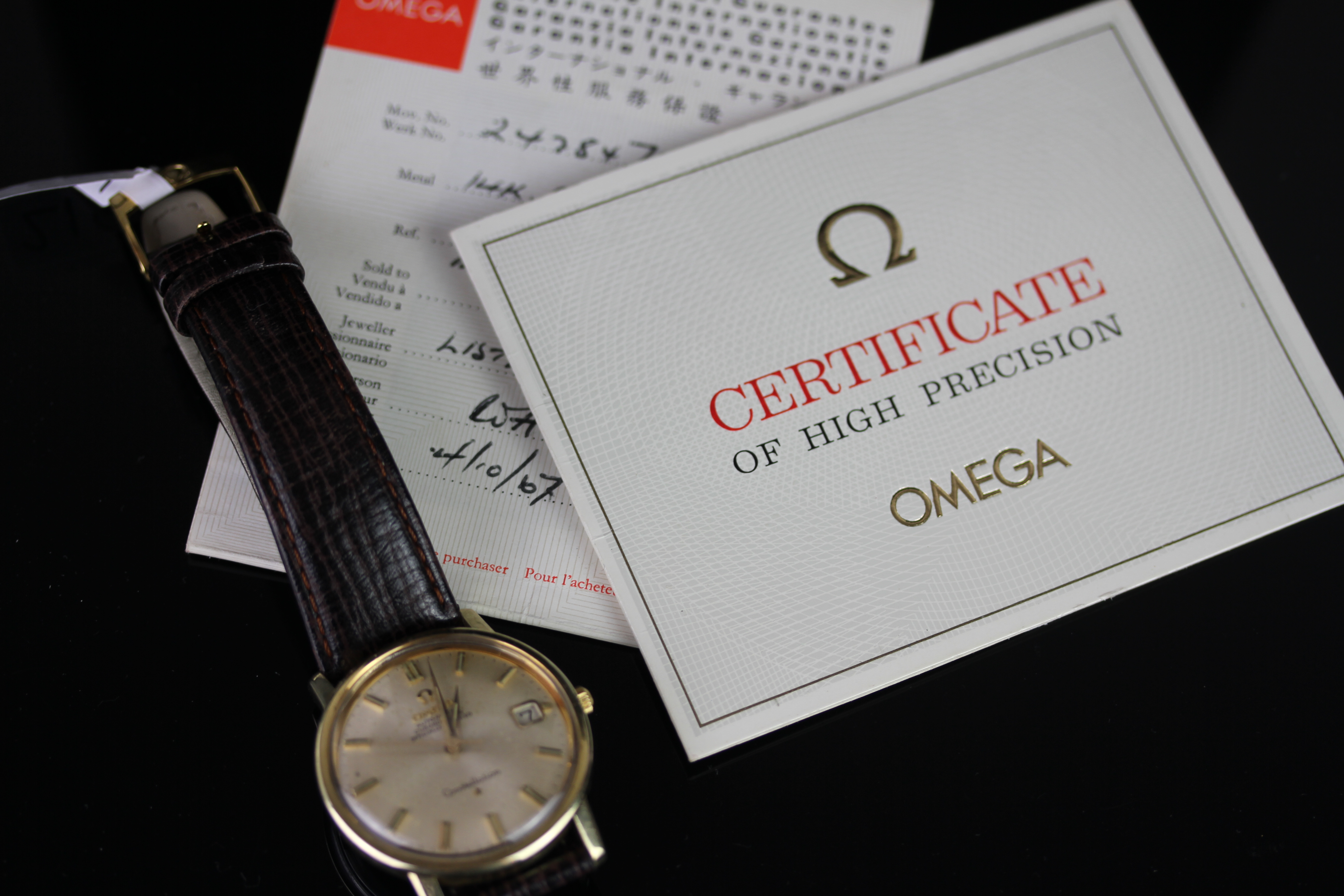 GENTLEMAN'S VINTAGE OMEGA CONSTELLATION CIRCA 1960s, round, silver dial with gold hands,gold baton