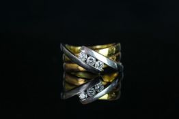 18K TWO TONE GUY LAROCHE 3 STONE DIAMOND RING 1970s,estimated 0.25ct, total weight 9.3 gms, ring
