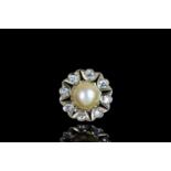 Mabe Pearl and Diamond ring, set with 1 mabe pearl, surrounded by 8 round brilliant cut diamonds,