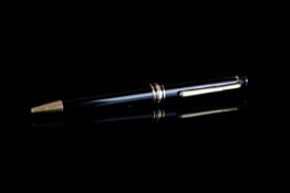 GENTLEMANS MONT BLANC MEISTERSTUCK PROPELLING PEN,HG1089825,black resin and yellow metal.